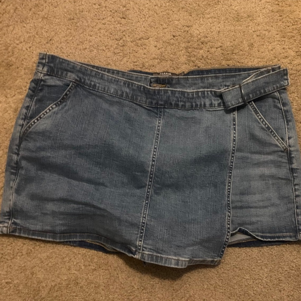 Torrid stretch Jean skort